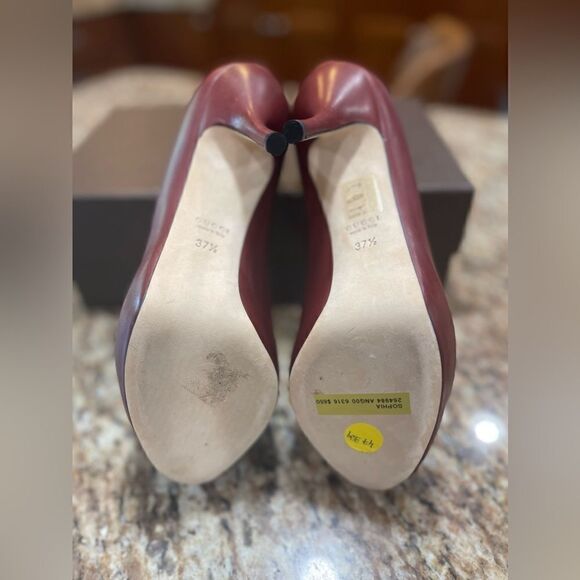 Gucci Leather Saddle Soft Red Desert Whipstitch Trim Pumps Size: 7.5. Like new. - Picture 7 of 9